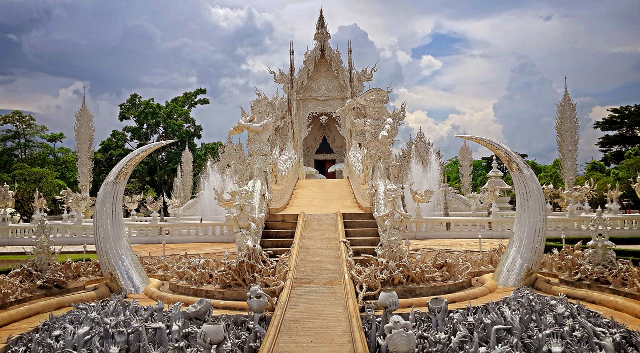 weisser tempel in chiang rai