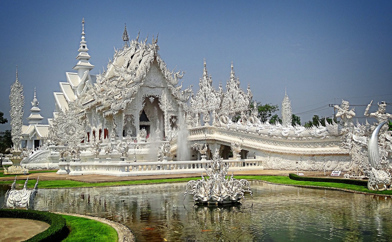 weisser tempel in chiang rai