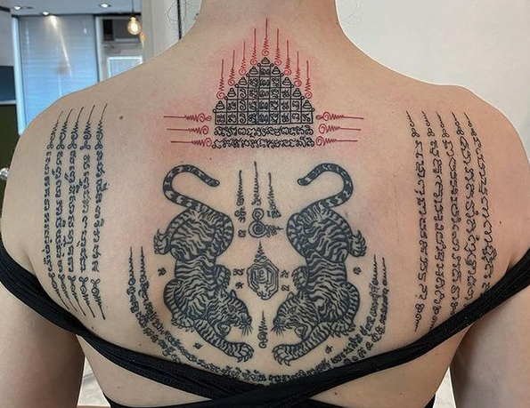 Motive männer schulterblatt tattoo Tattoo Arm